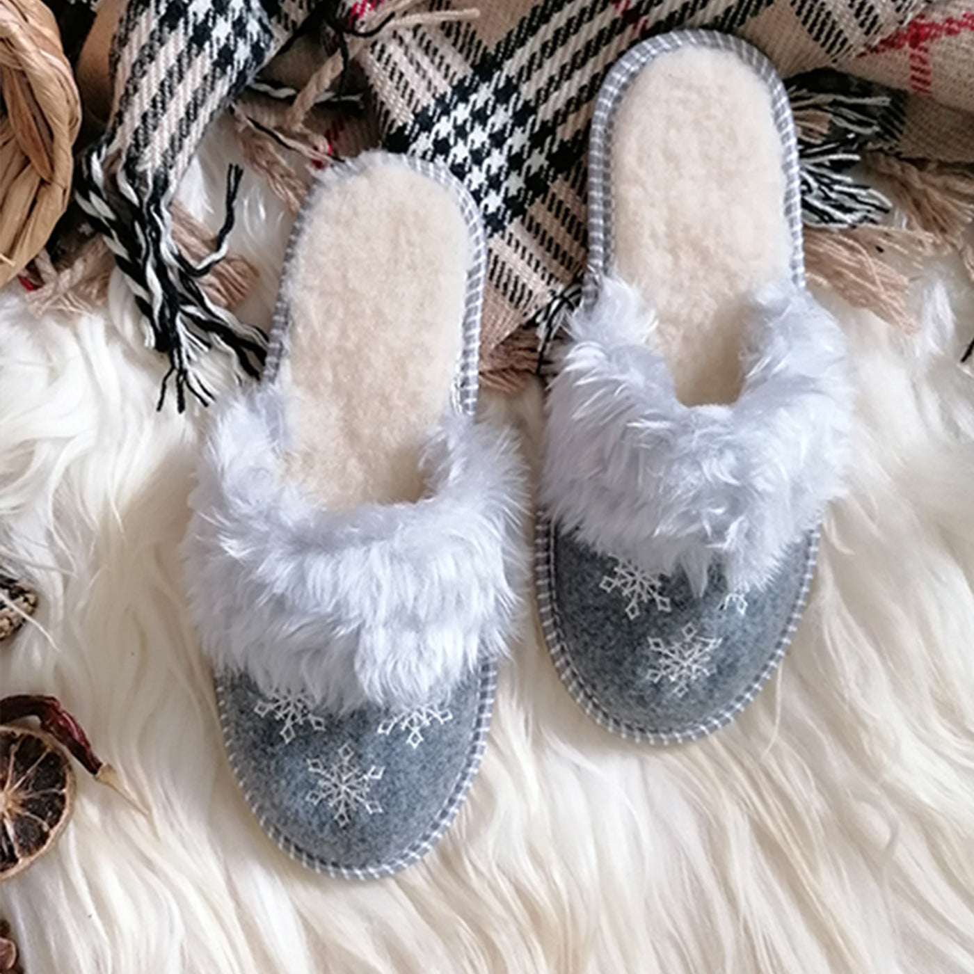 Warme Filzpantoffeln mit Schafwolle SNOW